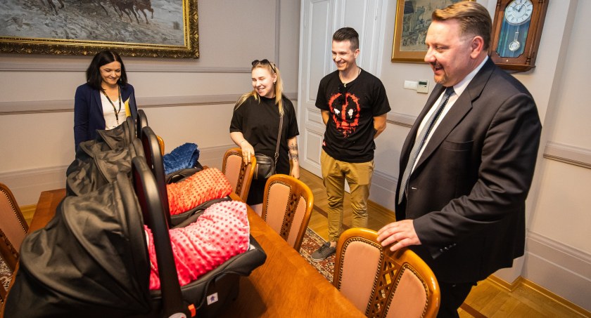 Trojaczki urodzone w Bielsku-Białej z wizytą u prezydenta | Przyznano im wyjątkowe świadczenie