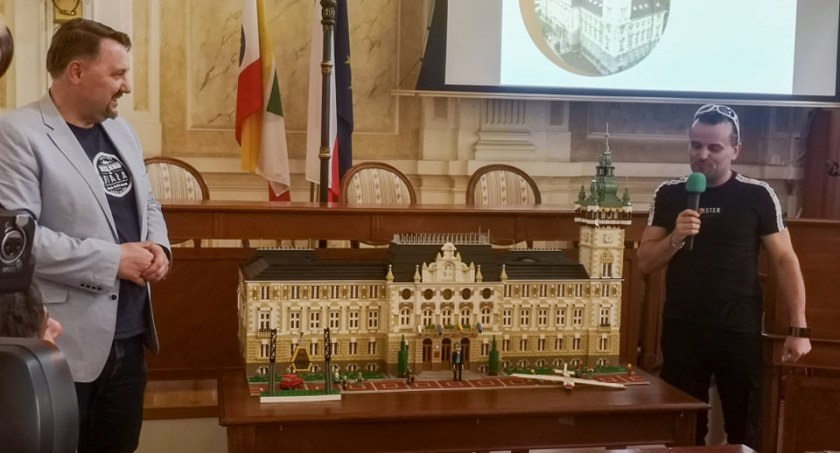 Bielski Ratusz z klocków Lego | Niezwykła budowla z kilkudziesięciu tys. klocków [FOTO] 
