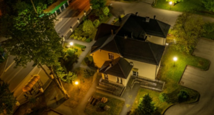 Zmienią światło w parku na zielone? Trwa głosowanie