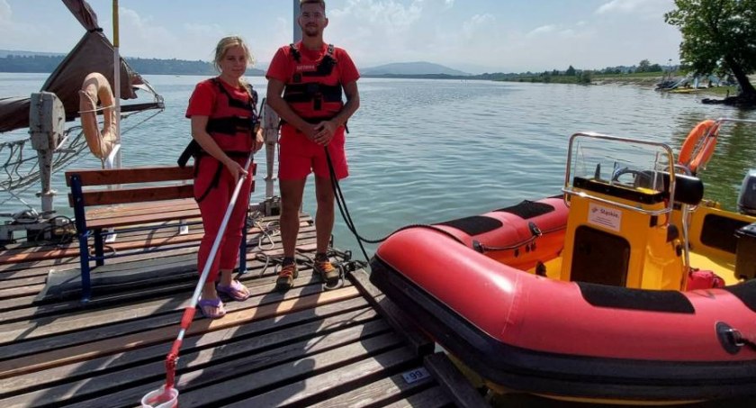 Zakwit sinic rozprzestrzenia się w wodach Jeziora Żywieckiego | Sinice również w Kaniowie