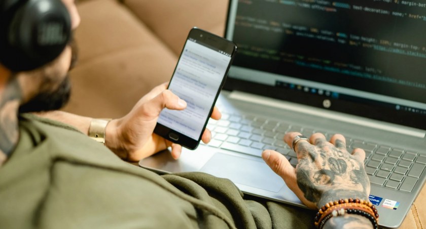 Co wyróżnia hosting NVMe?