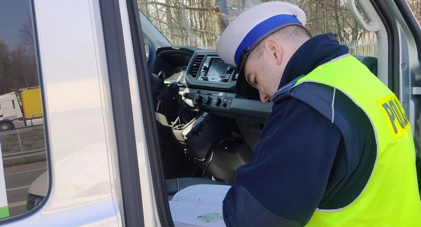 Właściciel auta ukarany mandatem za udostępnienie pojazdu osobie bez prawa jazdy
