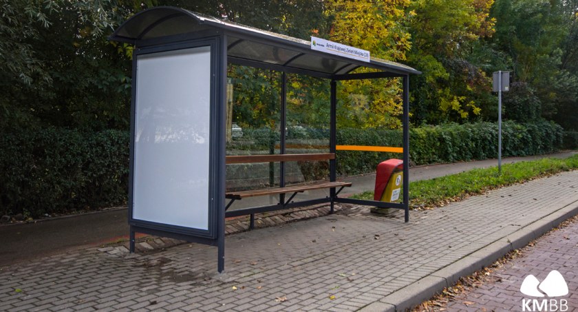 Ochrona przed opadami i wiatrem, nowe wiaty pojawiły się na kolejnych przystankach