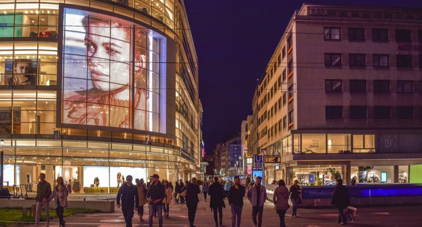 Dlaczego warto zainwestować w billboardy reklamowe?