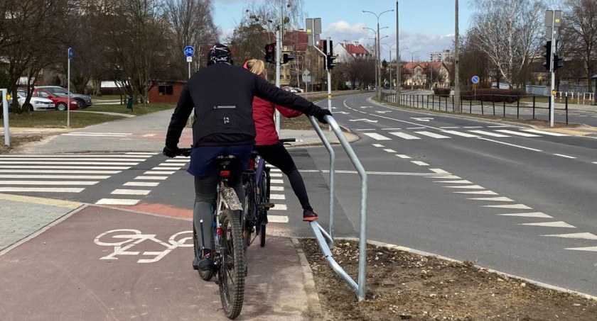 Podpórki dla rowerzystów będą montowane przy bielskich skrzyżowaniach