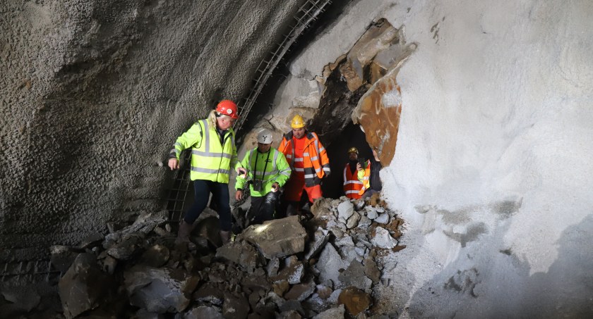 Zakończono drążenie pierwszego tunelu na S1