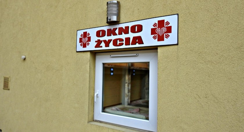 W bielskim oknie życia znaleziono noworodka. Matka dziecka pozostanie anonimowa