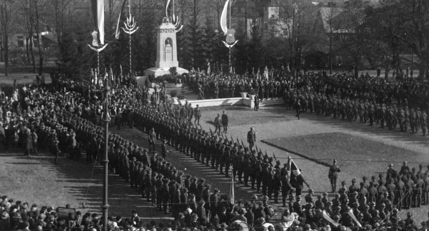 Bielski pomnik, którego już nie ma. Stał na obecnym Placu Mickiewicza