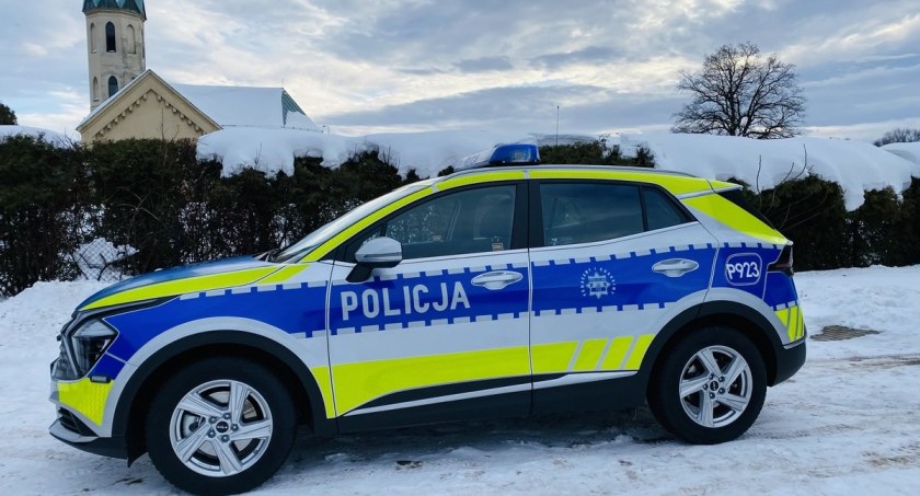 Radiowóz w nowych policyjnych barwach trafił do Jasienicy