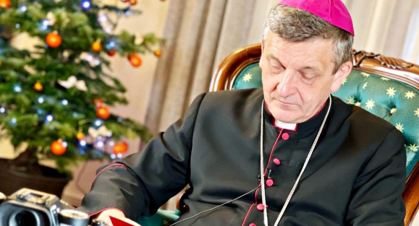 [FILM] Niech nas nie dzieli głos żadnej partii, ideologii jakiejkolwiek telewizji czy portalu. Biskup Roman Pindel w świątecznym orędziu