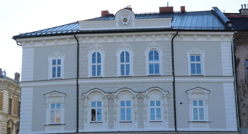 Czy herb zostanie przemalowany? Stowarzyszenie Olszówka uważa, że nalezy to zrobić