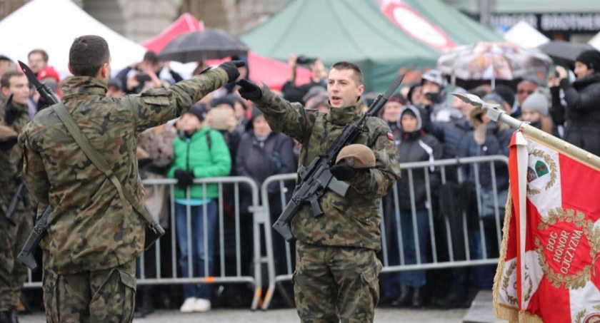 Przysięga żołnierzy WOT na Placu Ratuszowym