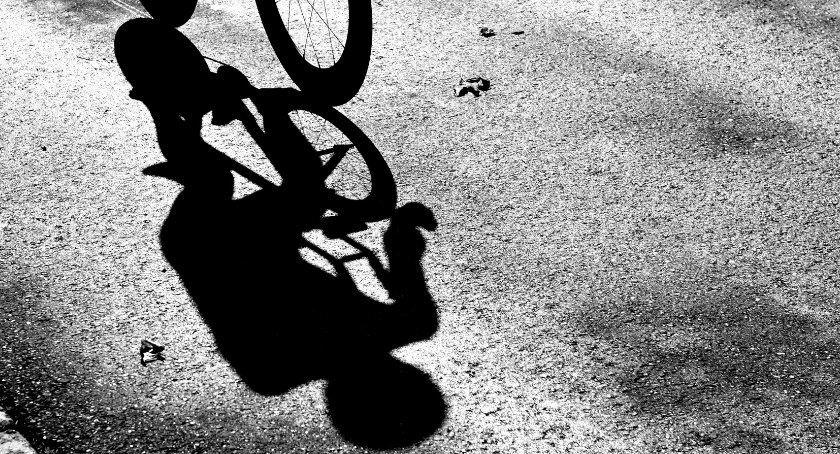 Srogi mandat dla rowerzysty, jechał bez świateł i z promilami