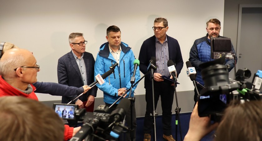 Woda w Bielsku-Białej zdatna do spożycia. Jest decyzja Sanepidu. Konferencja prasowa w spółce Aqua