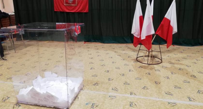W jakich godzinach,gdzie i kto może wziąć udział w niedzielnym referendum w Bielsku-Białej?