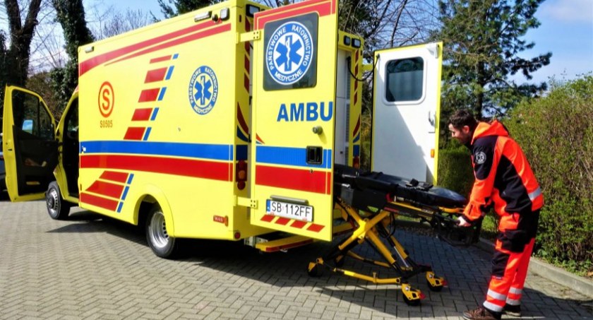 Takiej karetki nie ma nikt inny | Nowy pojazd przekazano bielskiemu pogotowiu 