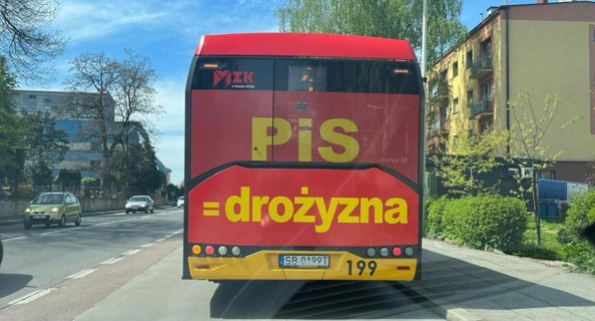 Ile zarobiono na kontrowersyjnych banerach?