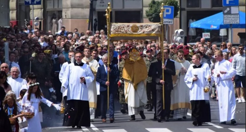 W czwartek spore utrudnienia w związku z procesjami 
