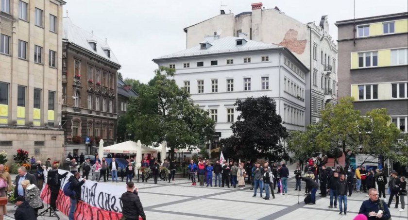 Protest przeciwko protestowi | W Bielsku-Białej odbędą się dziś dwie manifestacje