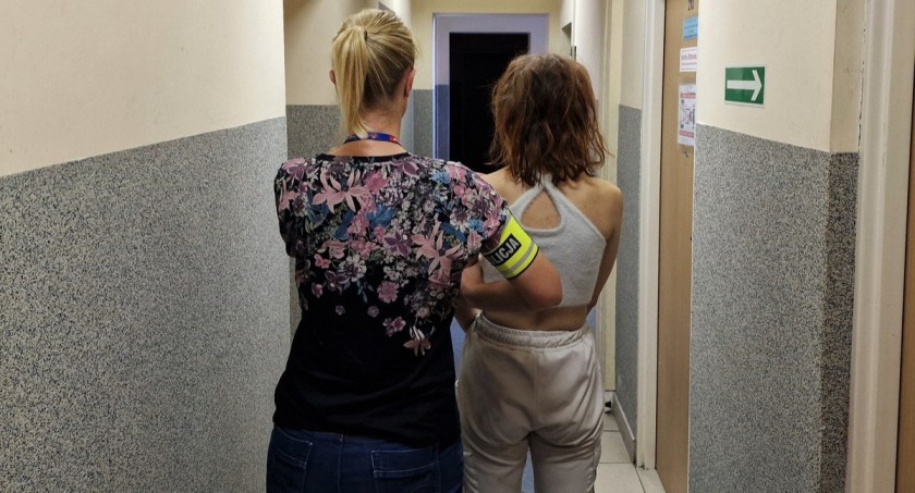 19-latek miał podwieźć kolegów znajomego, został przez nich napadnięty