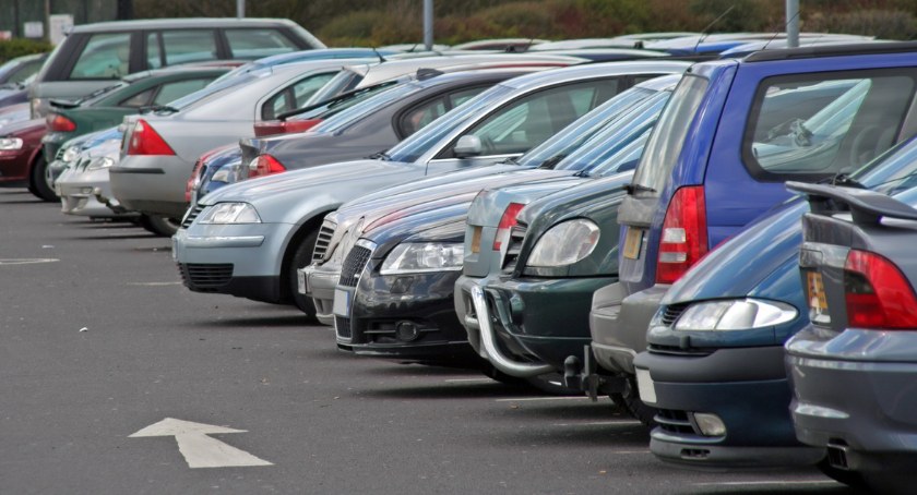 Miasto zbuduje parking przy lotnisku