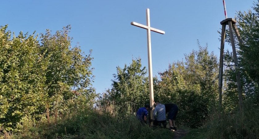 Odbudowano krzyż na górze Grojec w Żywcu