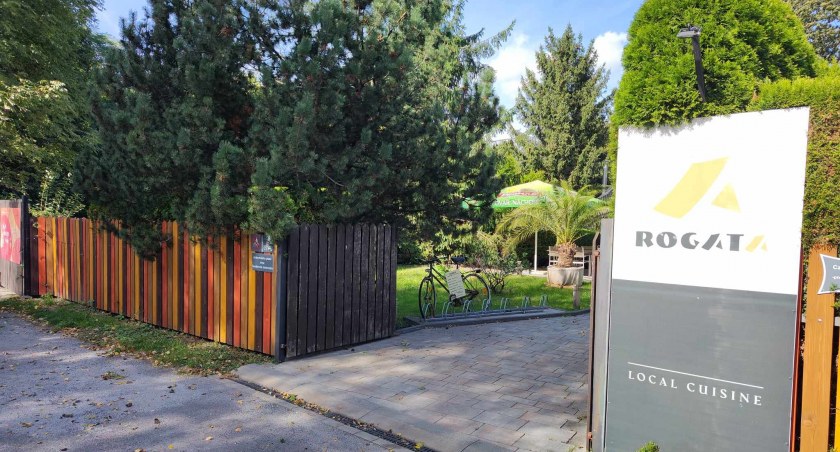 Spacer nad Białą i deser z kawą w Karczmie Rogata