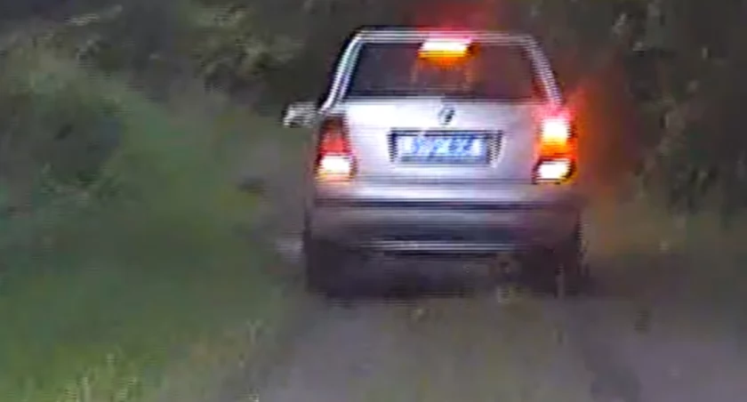 Uciekając przed policją prawie wpadł autem do Wisły [FILM]