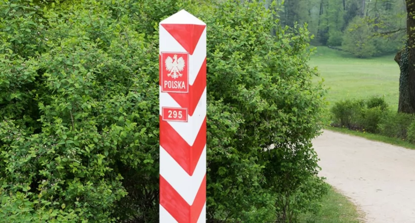 Przedłużono kontrole na granicy ze Słowacją