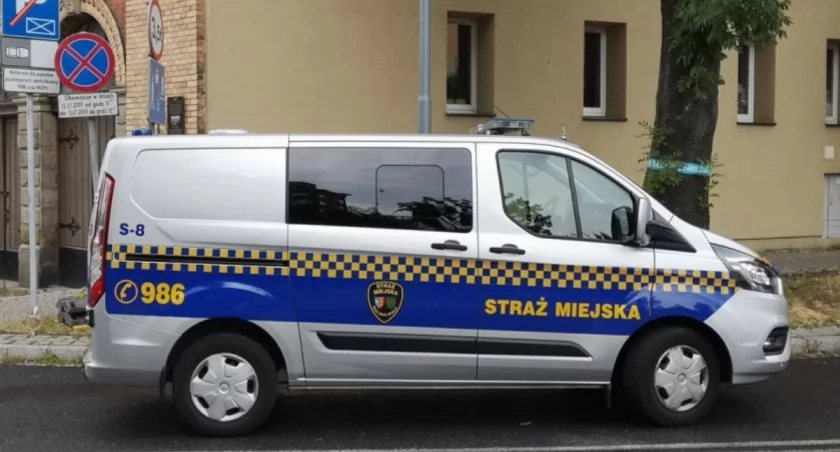 Straż Miejska zyskała nowe uprawnienia. Na celownik biorą kierujących rowerem i e-hulajnogą