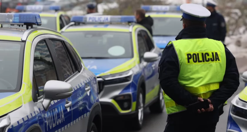 Nowe hybrydowe radiowozy trafiły do bielskiej, cieszyńskiej i żywieckiej komendy [FOTO]