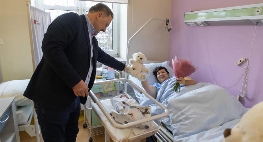 Tysięczne dziecko i obietnica remontu w Beskidzkim Centrum Onkologii [FOTO]