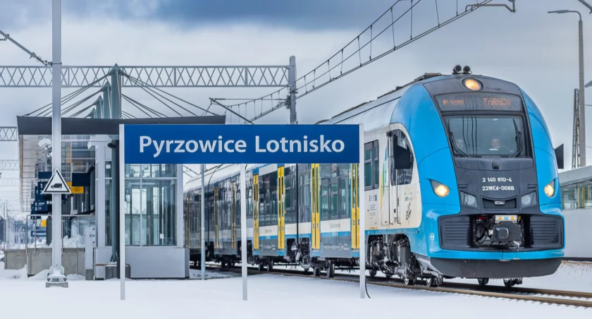 Pociąg do Pyrzowic: Podsumowano pierwszy miesiąc połączeń Kolei Śląskich na Lotnisko Katowice-Pyrzowice