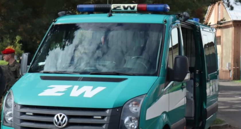 Żandarm uderzony w głowę podczas próby udzielenia pomocy
