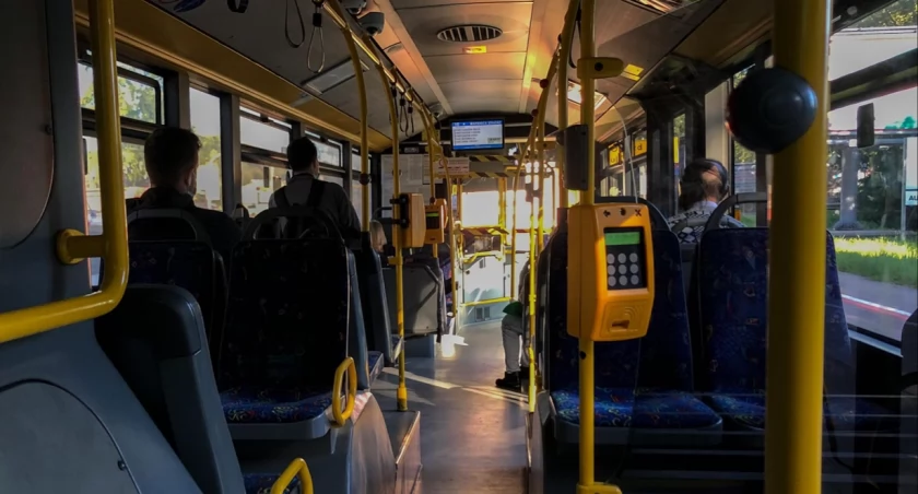 Mieszkańcy Mikuszowic skarżą się na tłok w autobusach spowodowany przez sąsiadów z Wilkowic
