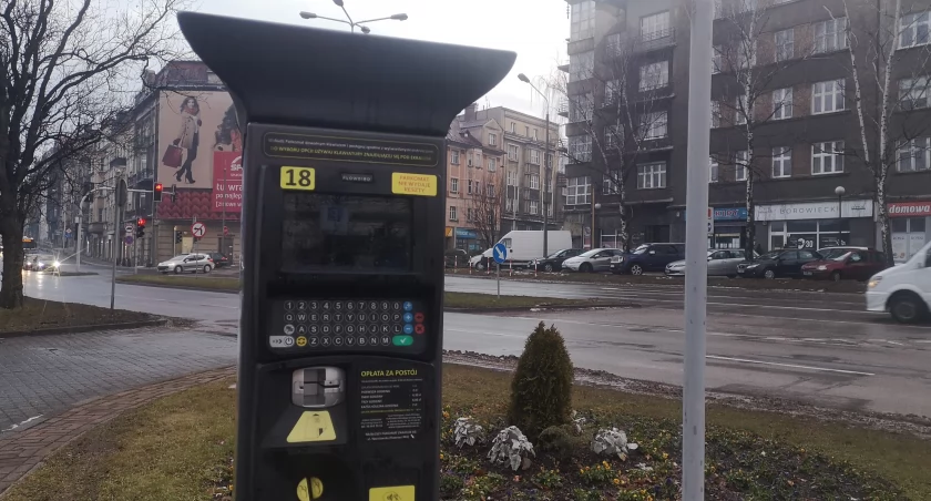 Czy strefa płatnego parkowania zaszkodzi komunikacji zbiorowej? Petycja do bielskich radnych