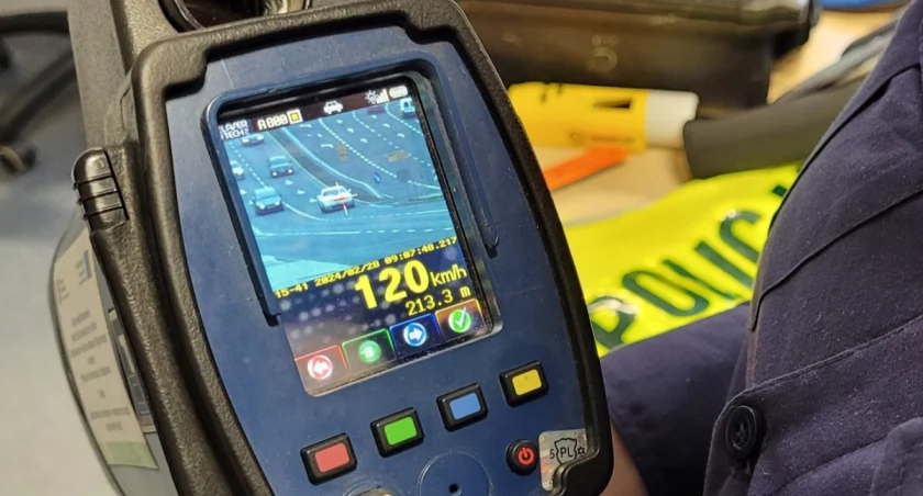 120 km/h na Warszawskiej | Nowa nawierzchnia sprzyja przekraczaniu prędkości?