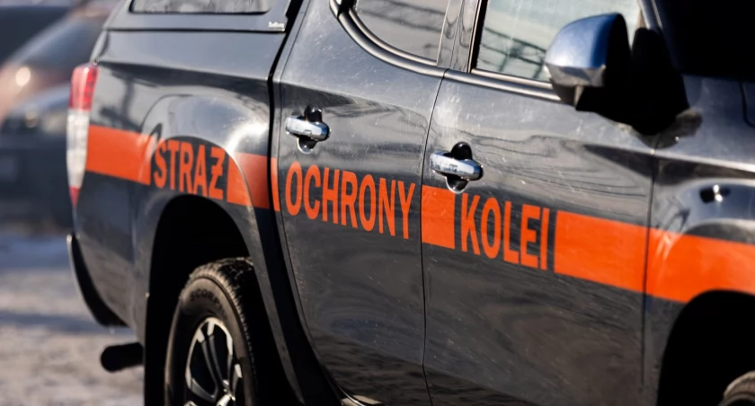 Pijany rowerzysta przewrócił się wprost przed samochód sokistów