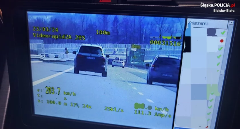 Jadąc ponad 200 km/h zarobił spory mandat