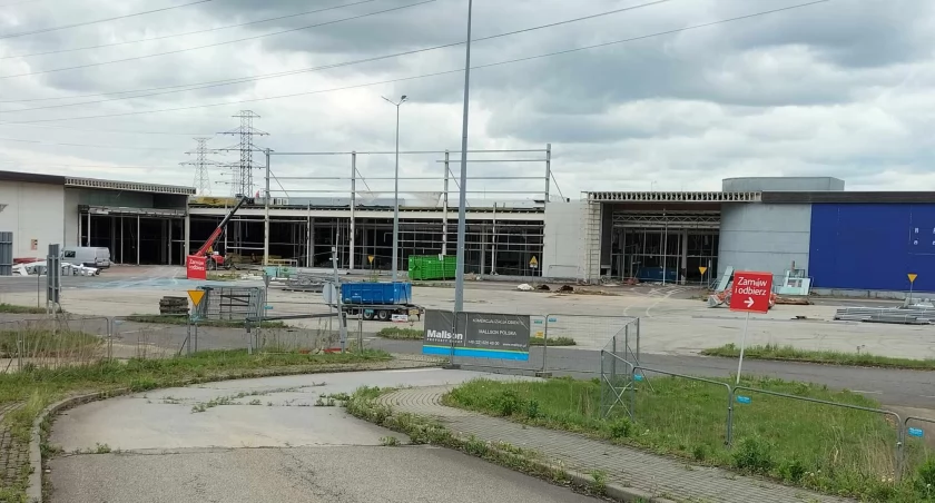 Rozpoczęła się rozbiórka hipermarketu Tesco przy Warszawskiej