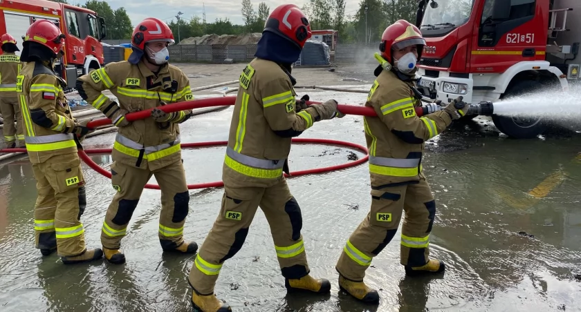 Bielscy strażacy biorą udział w dogaszaniu pożaru składowiska odpadów