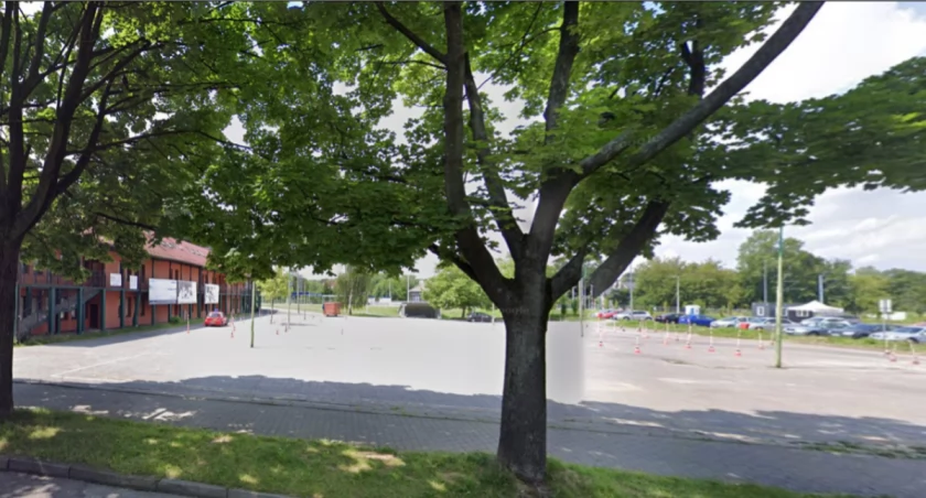 Nowa siedziba Banialuki a obawy mieszkańców o parking i targowisko