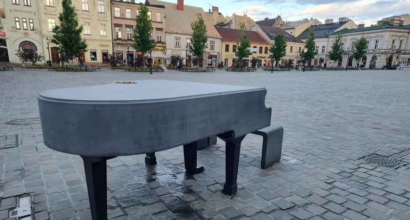 Bielszczanie zdecydują jaka będzie przyszłość fortepianu z placu Wojska Polskiego