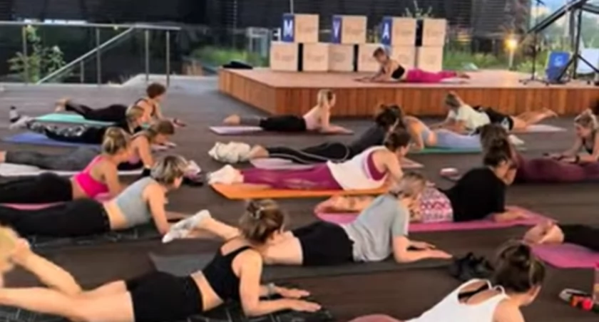 Pilates na dachu Cavatina Hall | Wzmocnij ciało i ducha podczas dwugodzinnych warsztatów