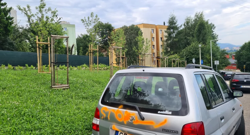 Akt politycznego wandalizmu na Złotych Łanach