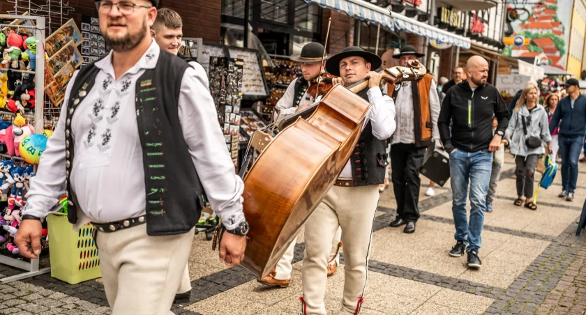 Bielszczanie w Ustce: Folklor, animacje i góralskie smaki!