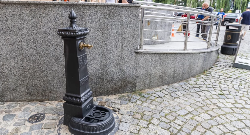 Zdroje ustawiono na bielskich ulicach