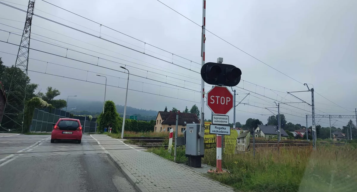 Mieszkańcy mają już dość ciągłego trąbienia pociągów. Awaria na kolei trwa już prawie tydzień.