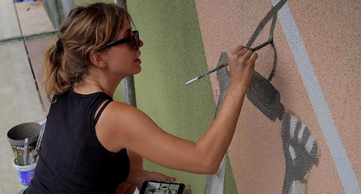 Nowy mural Kocia Kołyska ozdobił ścianę kamienicy przy ulicy Przekopi