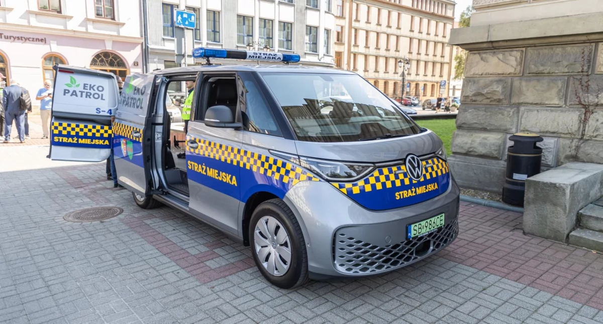 Bielska Straż Miejska z nowym ekologicznym pojazdem